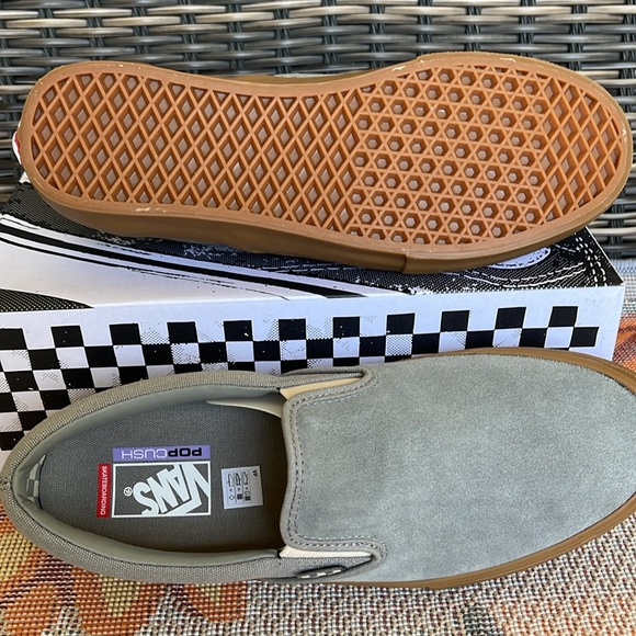 Vans Men’s Skate Slip-On Grey/Gum
VN0A5FCAN3Z
Sneakers - Picture 3 of 16